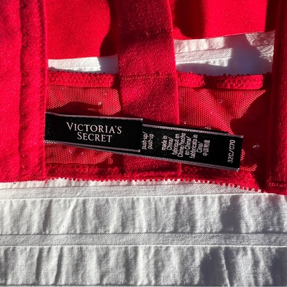 Victoria's Secret Very Sexy Push Up Cage Bra in Red, 32C - Picture 10 of 11